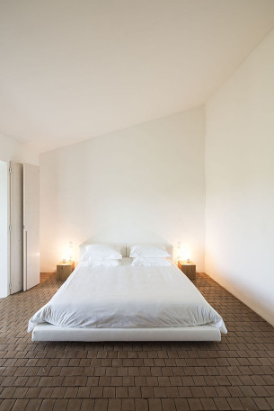Minimalist Bedroom with Adobe floor