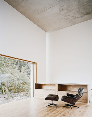 Concrete Ceiling, wood floor and big Windows