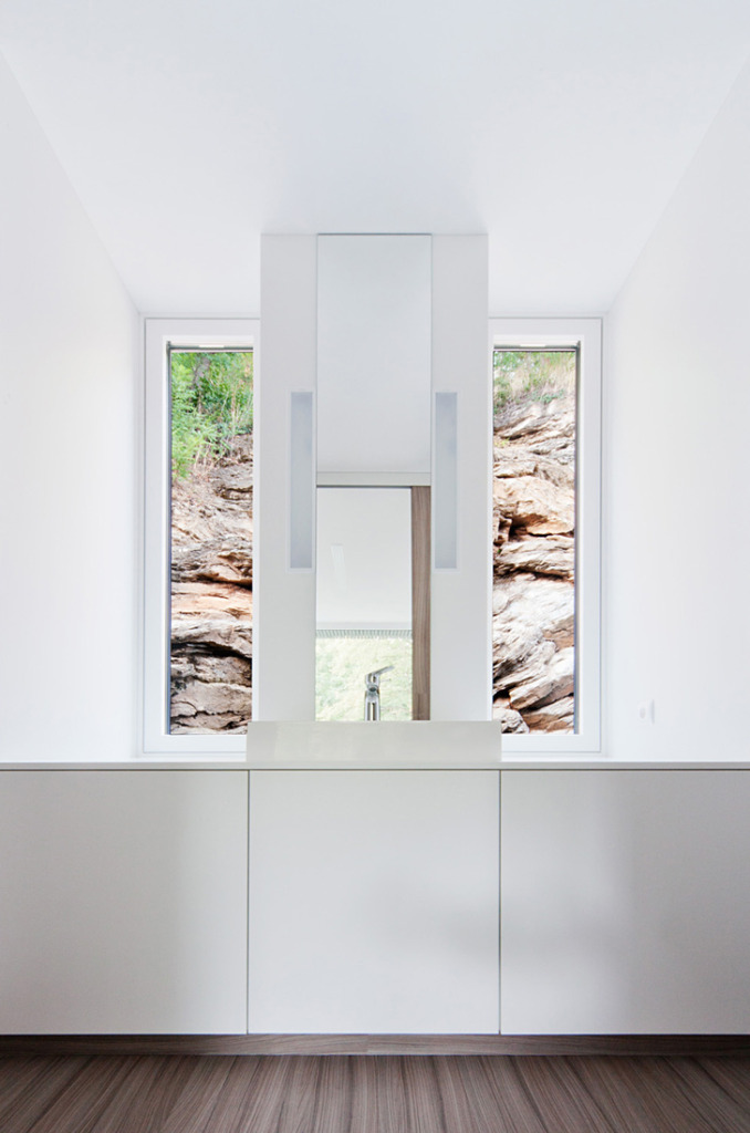 Hideg House Bathroom by Beres Architects
