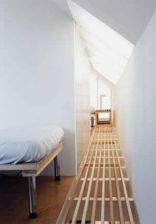 Minimalist Japanese Style Bedroom