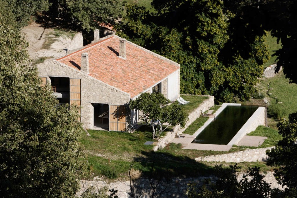 Country House Renovation in Extremadura by ÁBATON Arquitectura 013