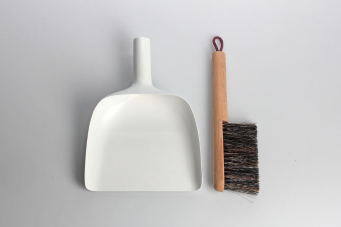 Sweeper and dustpan by Jan Kochański 005