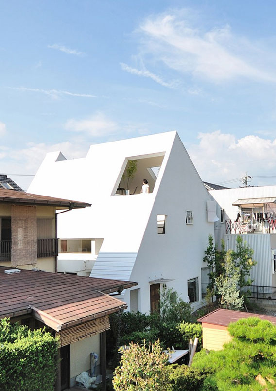 White-Mountain-House-Japan-by-Studio-Velocity-Achitects-003a