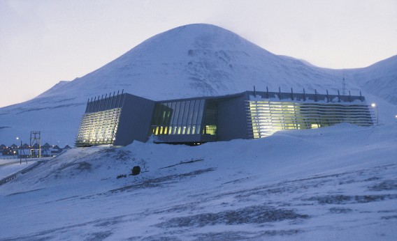 Svalbard by Jarmund Vigsnæs